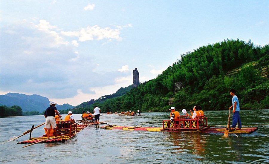 湖南邵陽市南部一個縣,和永州交界,擁有崀山景區(qū)